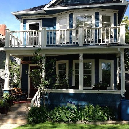 River Lee Executive Bed And Breakfast YYC Exterior foto