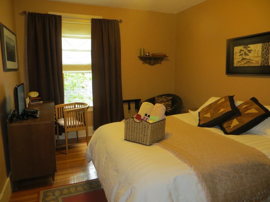 River Lee Executive Bed And Breakfast YYC Zimmer foto