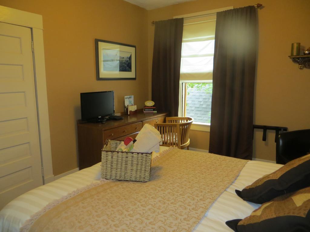 River Lee Executive Bed And Breakfast YYC Zimmer foto