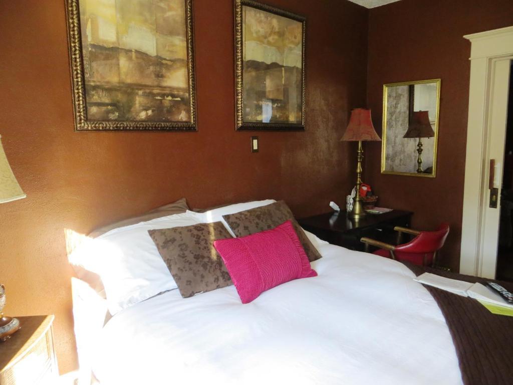 River Lee Executive Bed And Breakfast YYC Zimmer foto