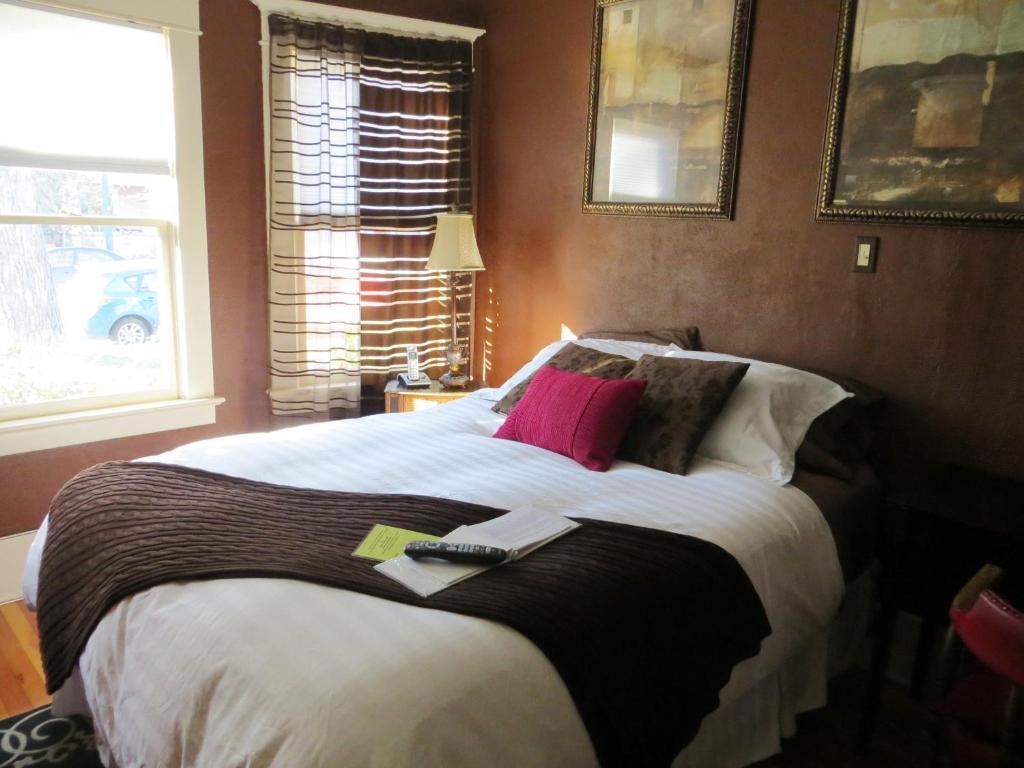 River Lee Executive Bed And Breakfast YYC Zimmer foto